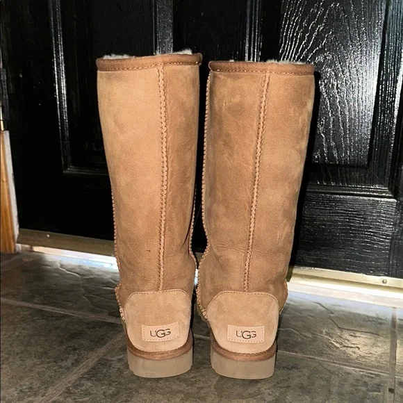 UGG Brown Winter Boots Suede Ankle Design - Picture 2 of 4